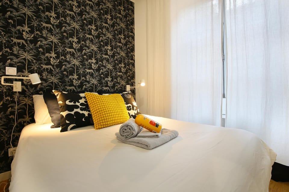 Bed, Photo of the whole room