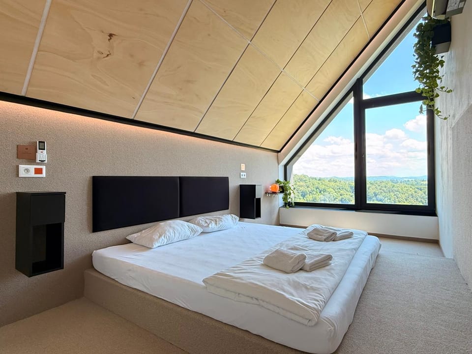 Bed, Photo of the whole room, Bedroom, towels