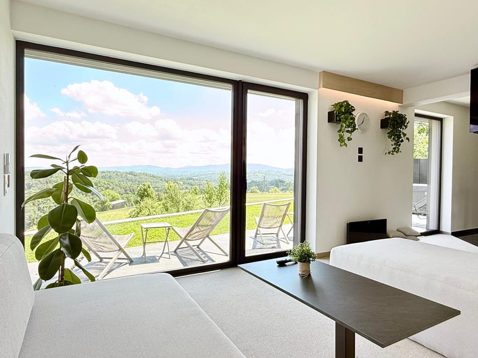 Natural landscape, View (from property/room), Balcony/Terrace, Living room, Mountain view