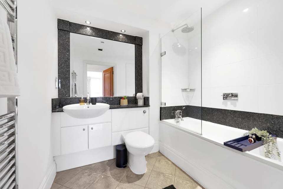 Shower, Toilet, Bathroom, Bath, towels