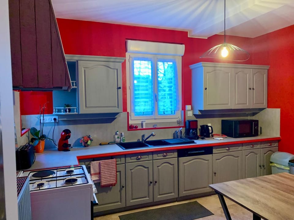 Kitchen or kitchenette, dishwasher, stove, toaster