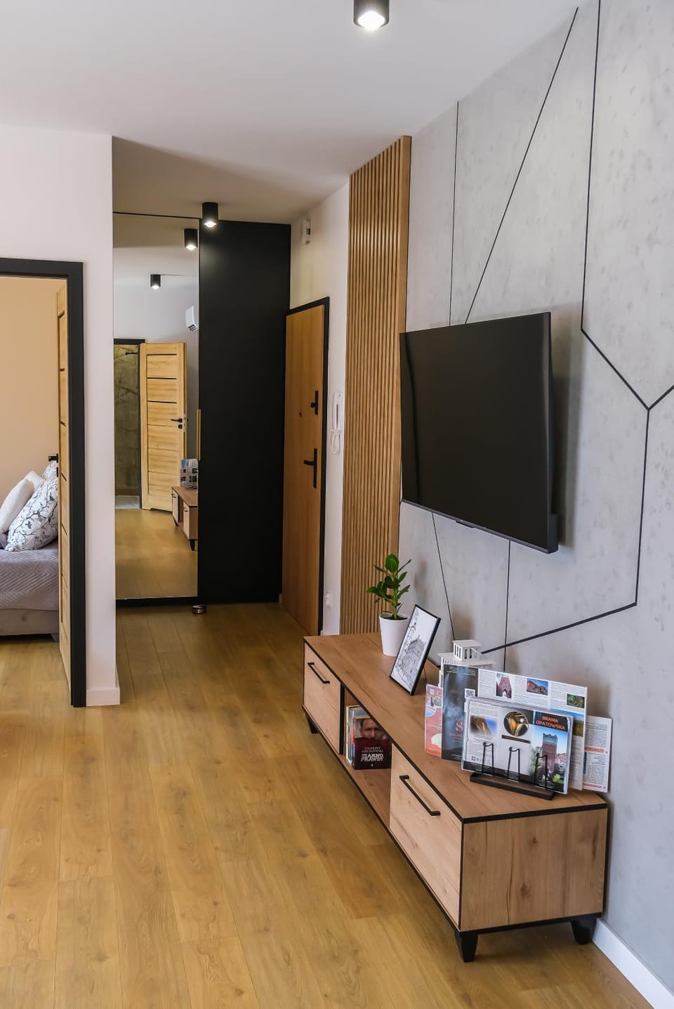 TV and multimedia, Photo of the whole room
