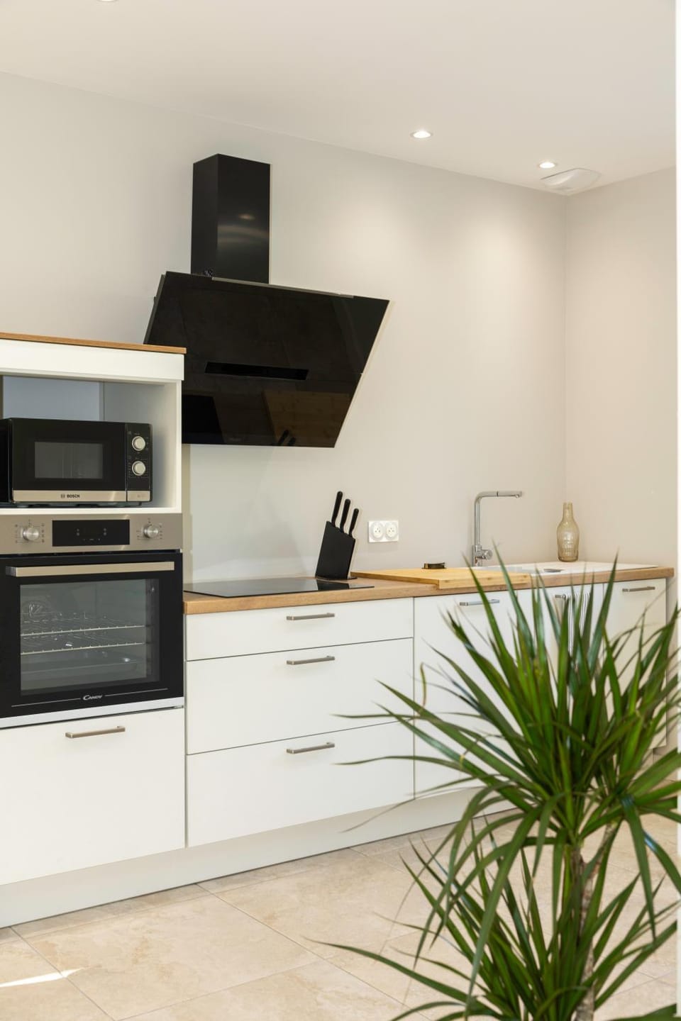 Kitchen or kitchenette, oven, stove
