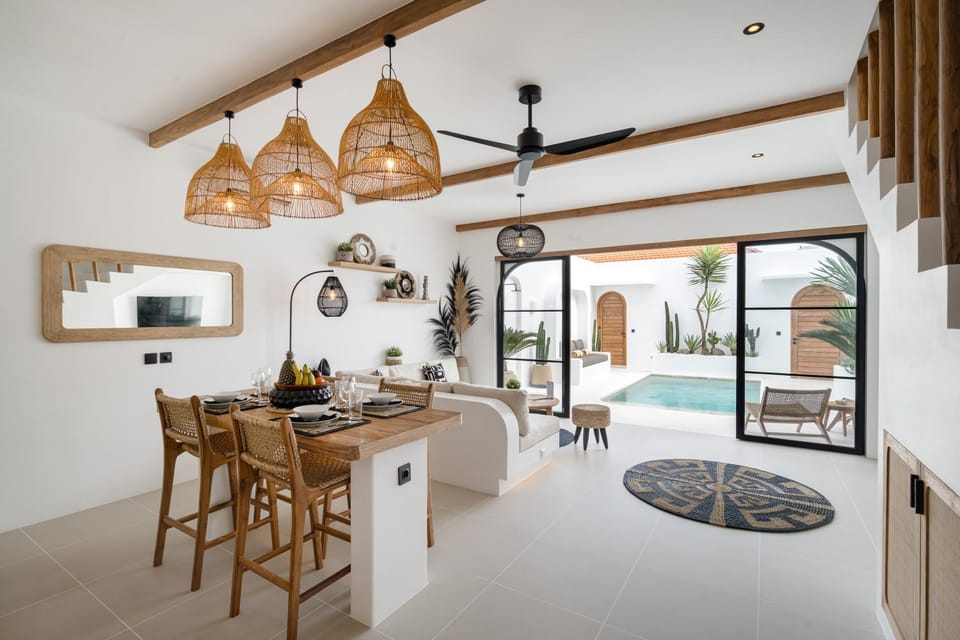 View (from property/room), Living room, Seating area, Dining area, Pool view, air conditioner