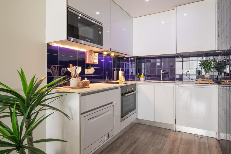 Kitchen or kitchenette, dishwasher, oven, stove
