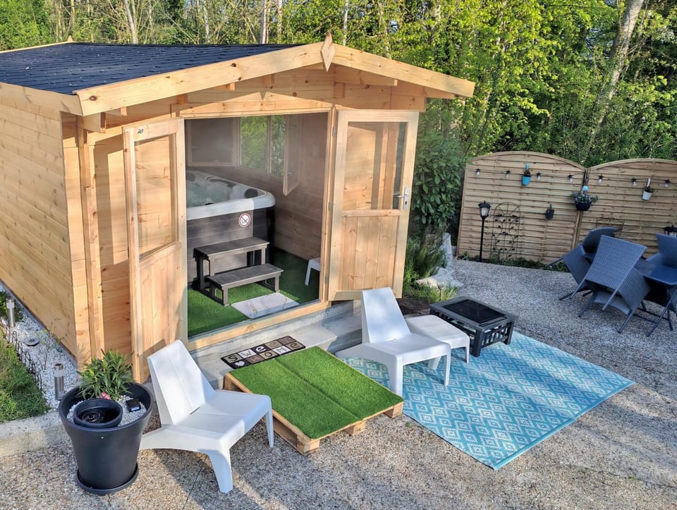 Patio, Hot Tub, sunbed