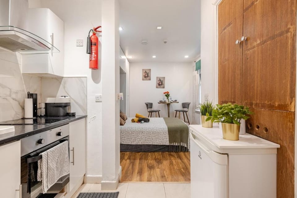 Lovely Hyde Park Studio Flat Apartment in City of Westminster