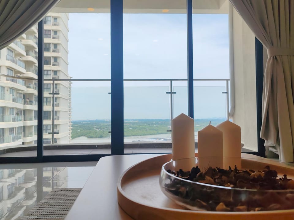 Danga Bay -- SeaGlance Horizon - 3BR3B - 7pax by Cowidea Apartment in Johor Bahru