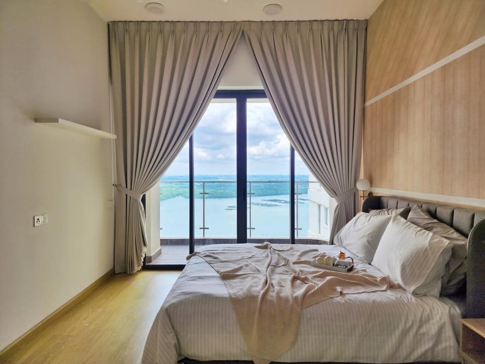 Danga Bay -- SeaGlance Horizon - 3BR3B - 7pax by Cowidea Apartment in Johor Bahru