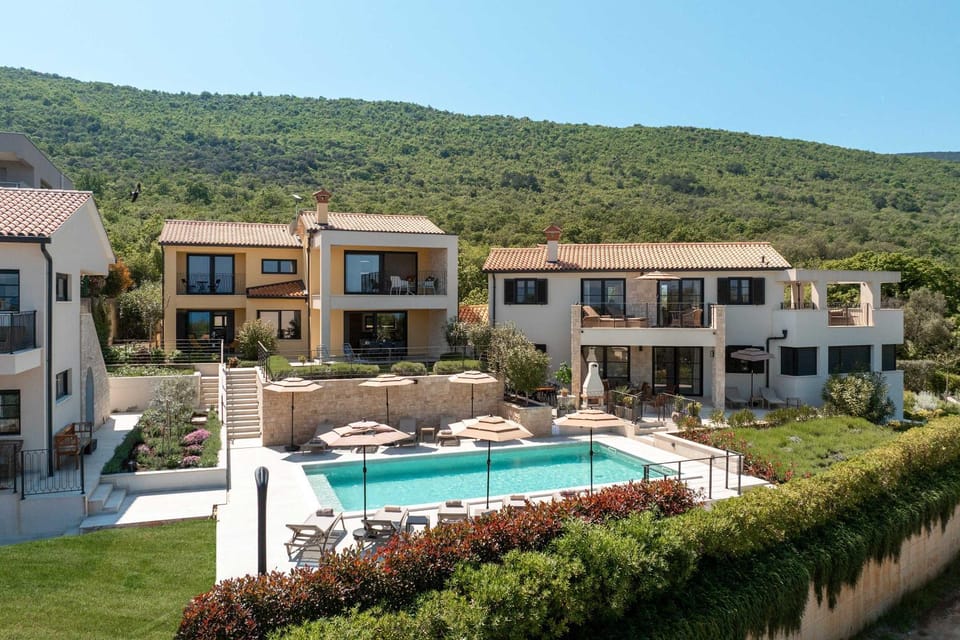 Property building, Patio, Day, Natural landscape, Pool view, Swimming pool, sunbed