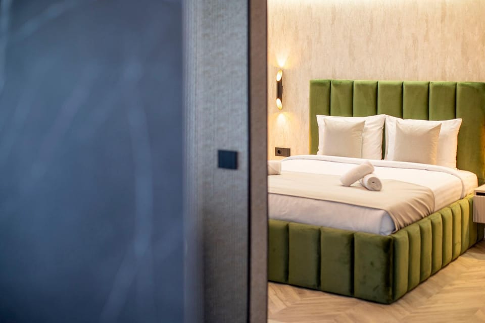 Bed, Photo of the whole room, Bedroom, towels