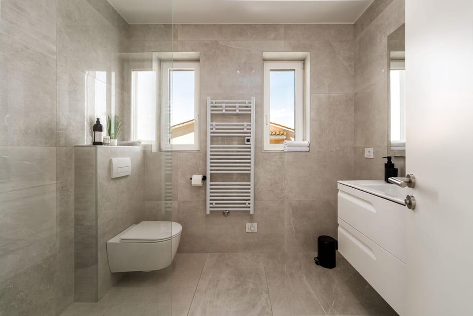 Shower, Toilet, Bathroom