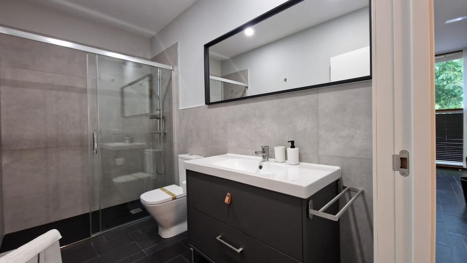 Shower, Bathroom, towels