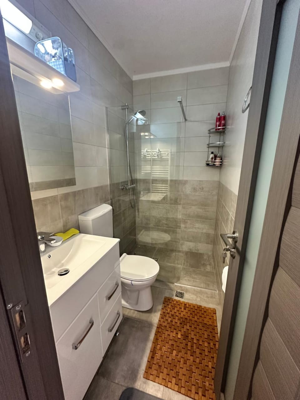 Shower, Toilet, Bathroom, towels