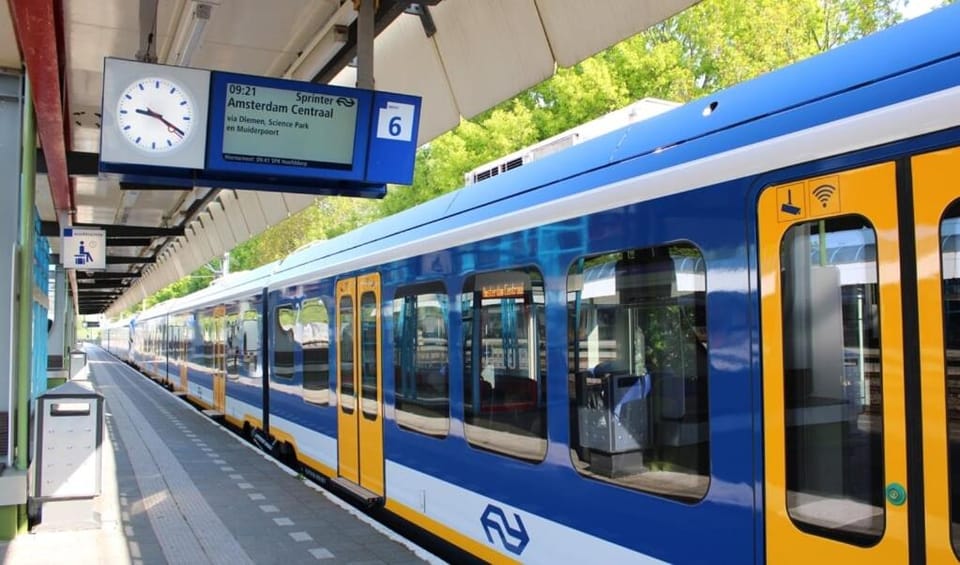 Quiet luxury studio, 11 minutes from Amsterdam Central Station Bed and Breakfast in Amsterdam
