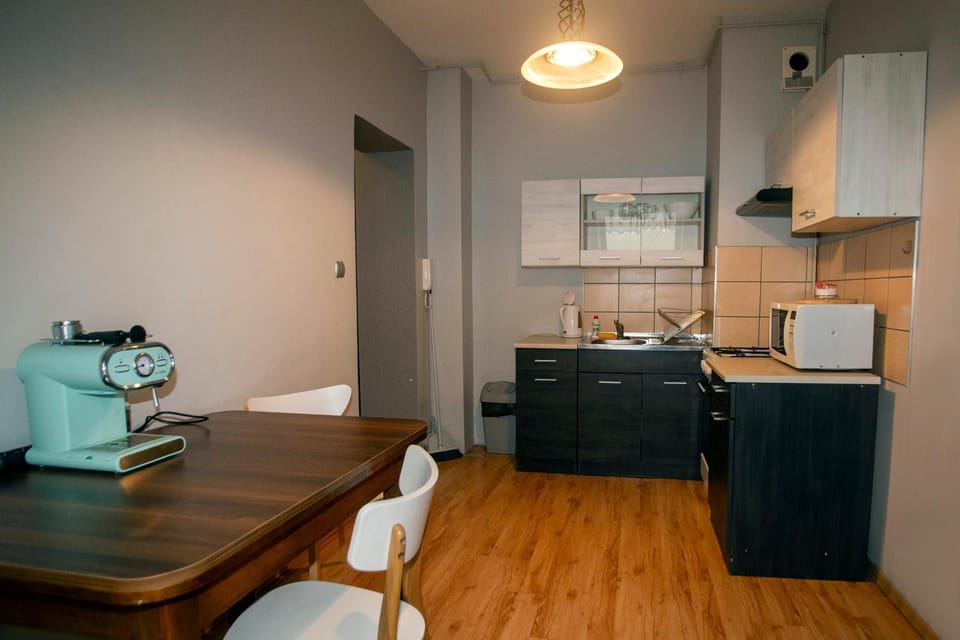 Kitchen or kitchenette, Dining area, oven, stove