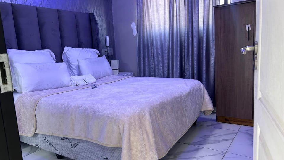 Ekuthuleni Guest House Benoni Bed and Breakfast in Gauteng