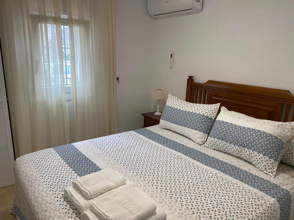 Bed, Photo of the whole room, Bedroom, towels, air conditioner