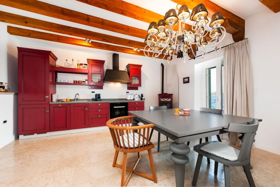 Kitchen or kitchenette, Living room, Seating area, Dining area, dishwasher, oven, toaster