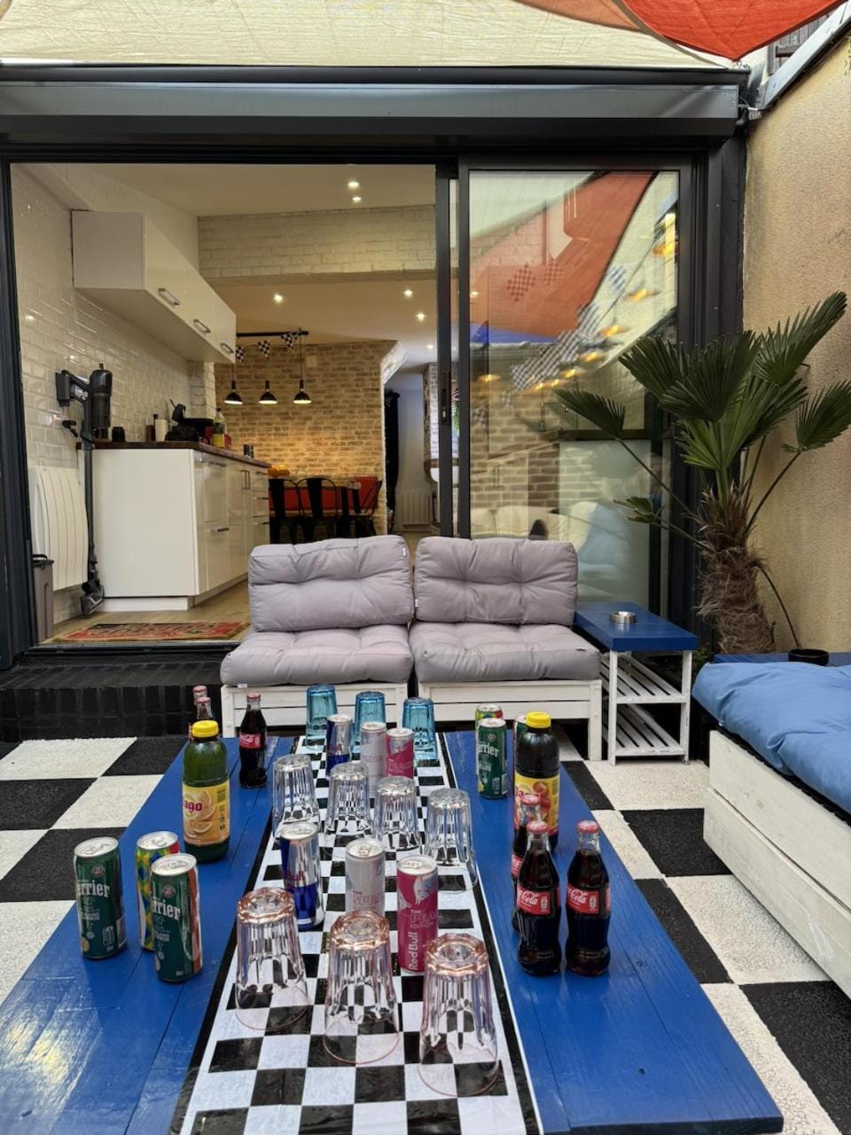 Patio, Patio, Food and drinks, Seating area, Evening entertainment, Drinks