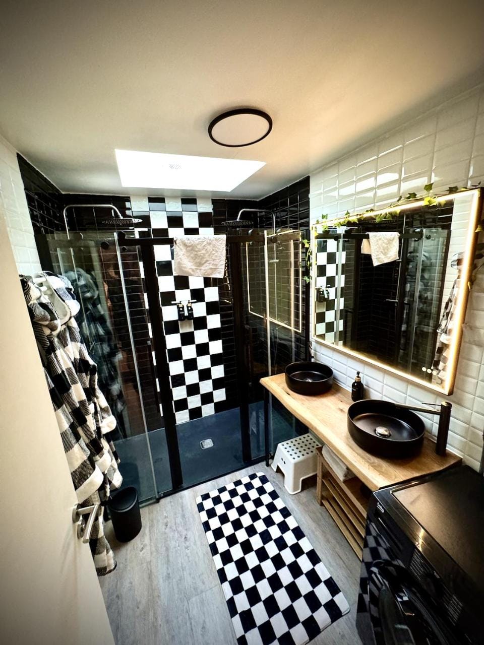 Bathroom, Photo of the whole room