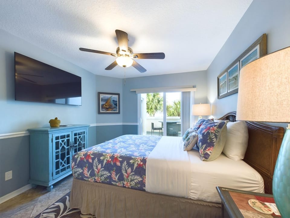 Royal Mansions, Ocean View Penthouse Condo House in Cape Canaveral