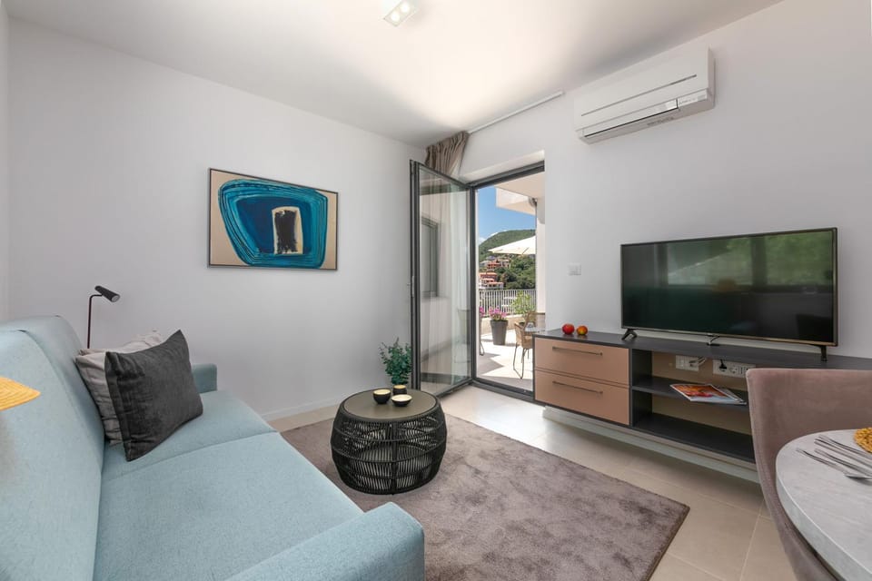 TV and multimedia, Living room, air conditioner