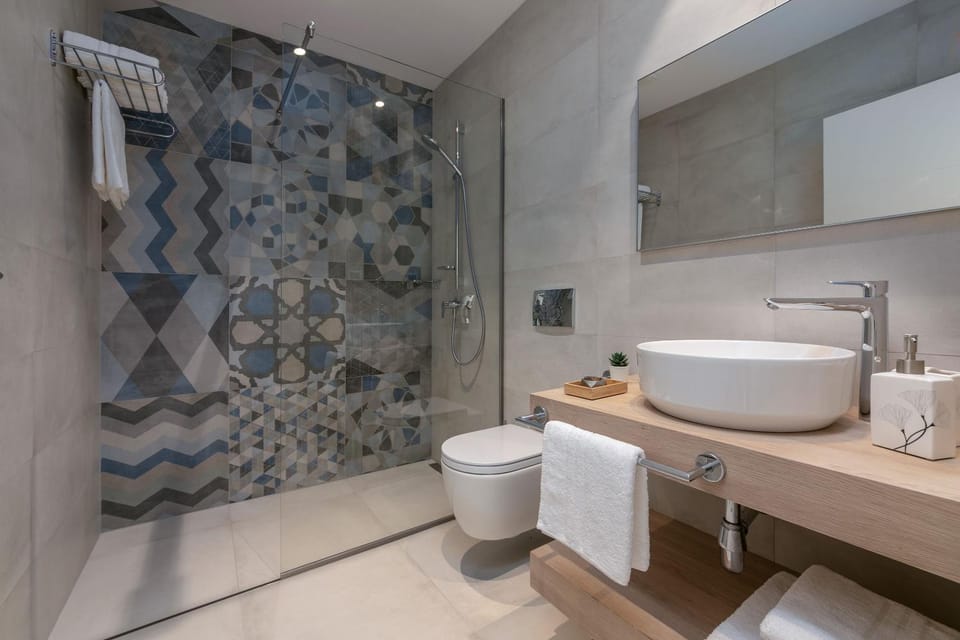 Shower, Toilet, Bathroom, Bath, towels