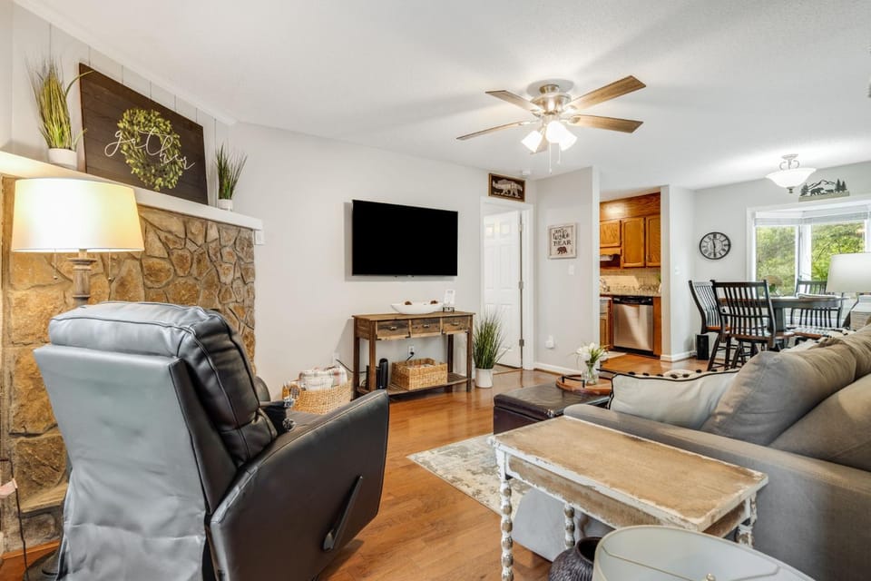 Brook Haven Condo - Downtown Blowing Rock Ground Floor Fully Stocked with 2 King Beds Apartment in Blowing Rock