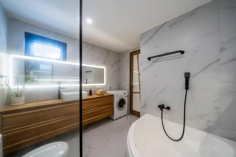 Luxury 5br villa Jacuzzi Canggu Villa in North Kuta