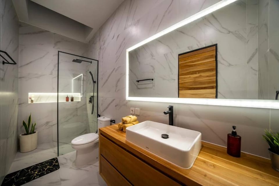 Luxury 5br villa Jacuzzi Canggu Villa in North Kuta