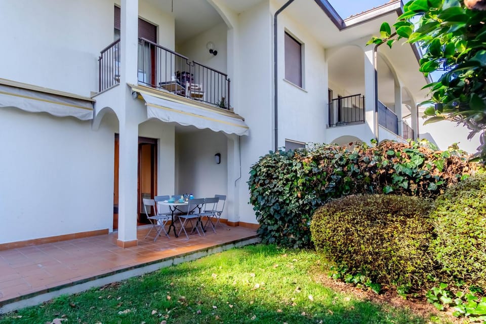 Property building, Garden, Balcony/Terrace