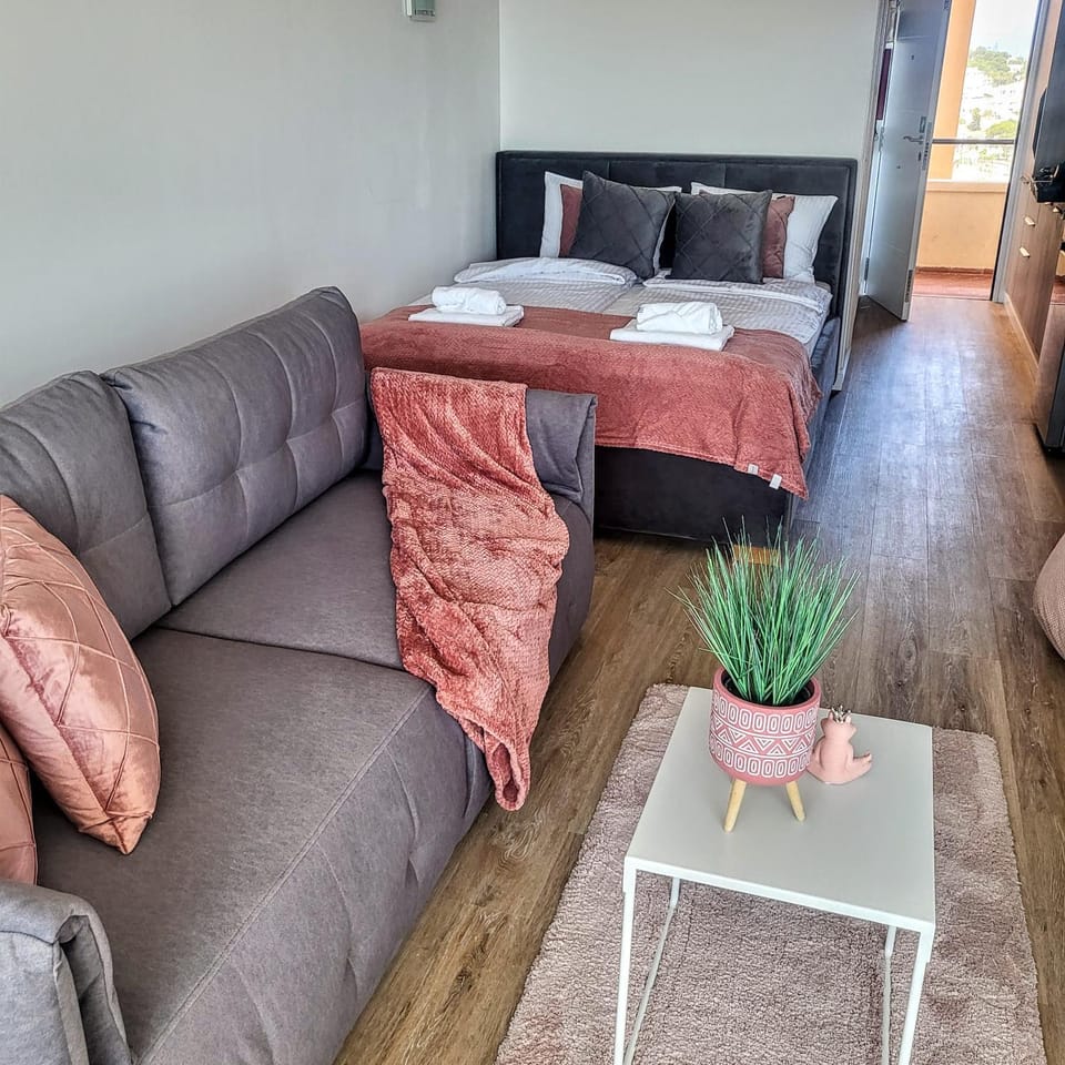 Bed, Living room, Photo of the whole room, Bedroom