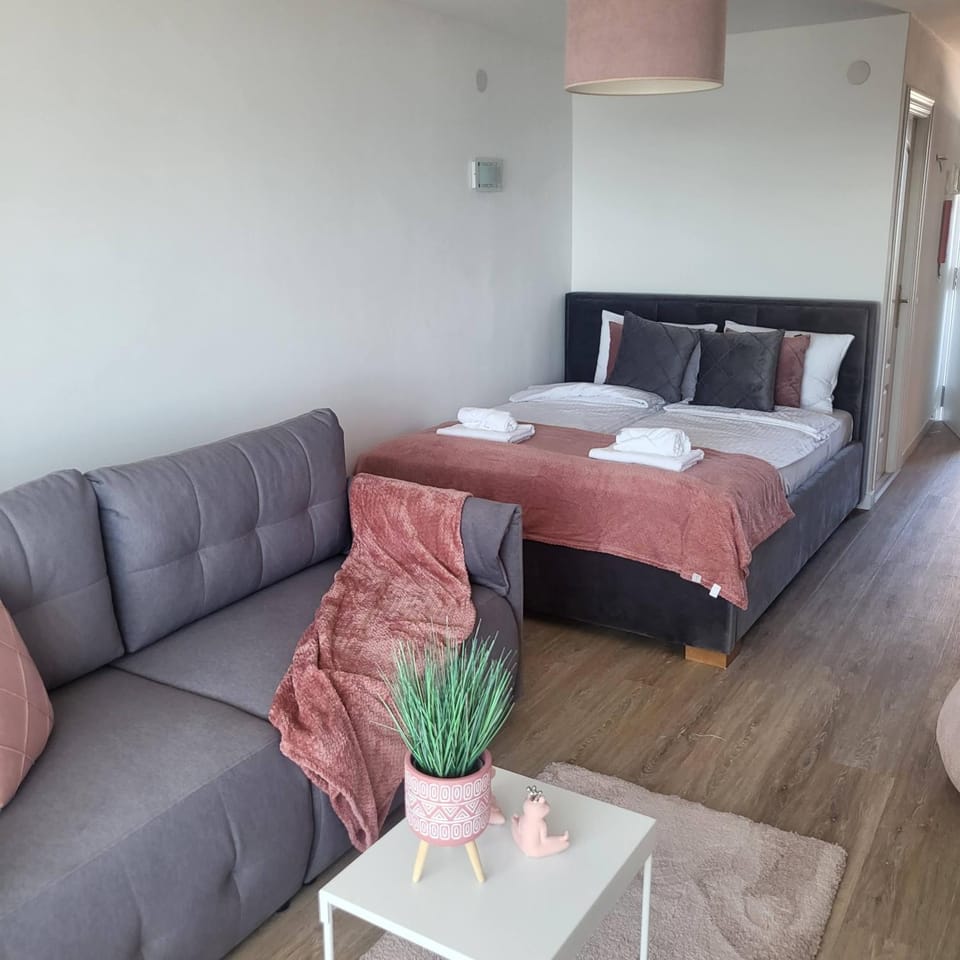 Bed, Living room, Seating area, Bedroom, towels
