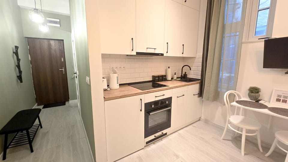 TV and multimedia, Coffee/tea facilities, Kitchen or kitchenette, Dining area, dishwasher, oven, stove