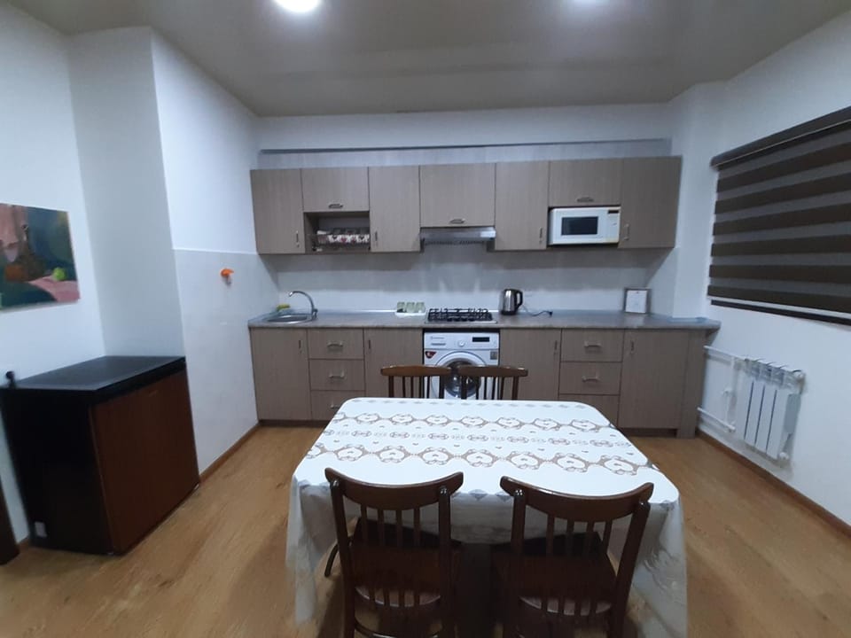 Kitchen or kitchenette, Dining area, stove