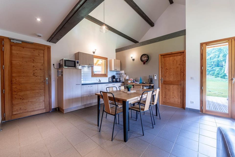 Property building, Kitchen or kitchenette, Living room