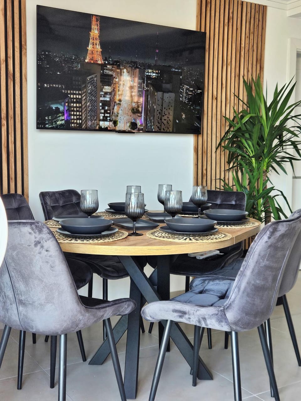 TV and multimedia, Living room, Seating area, Dining area