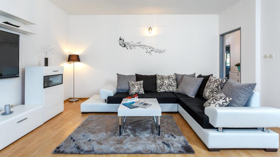 Communal lounge/ TV room, Living room