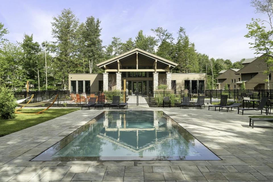 Verbier 3bdrs w Pool and Sauna near Village House in Mont-Tremblant