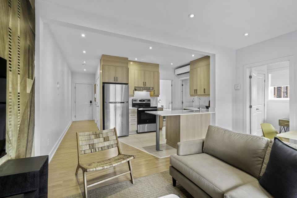 Kitchen or kitchenette, Living room, Seating area, Dining area, oven, stove