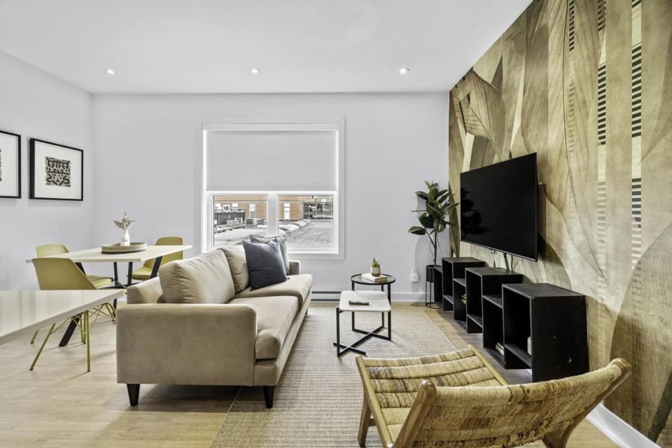 TV and multimedia, Living room, Seating area, Evening entertainment