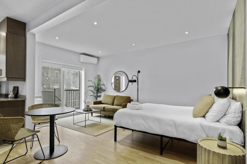 Bed, Living room, Seating area, Bedroom, air conditioner