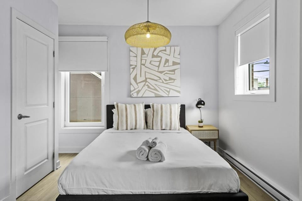 Bed, Bedroom, towels, wardrobe