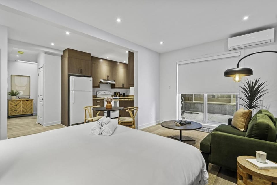 Bed, Kitchen or kitchenette, Living room, Bedroom, air conditioner
