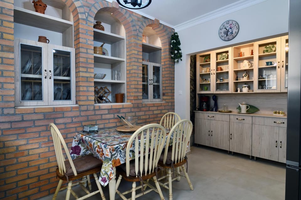 Kitchen or kitchenette, Dining area, kitchen