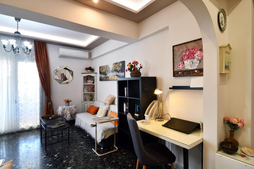 Living room, internet, air conditioner