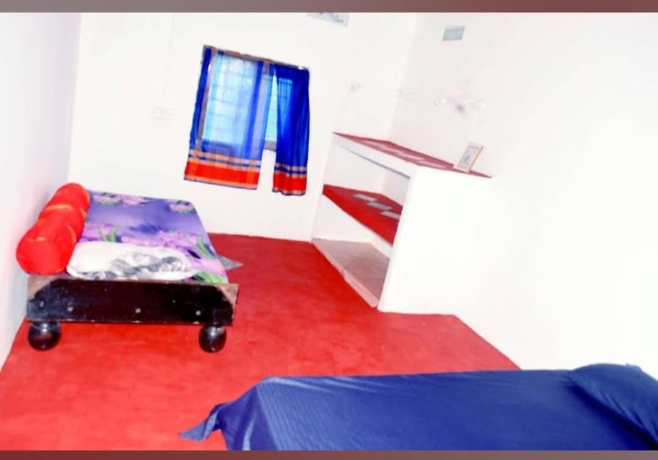 Bed, Living room, Seating area, Bedroom