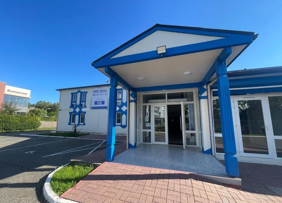 Property building, Facade/entrance