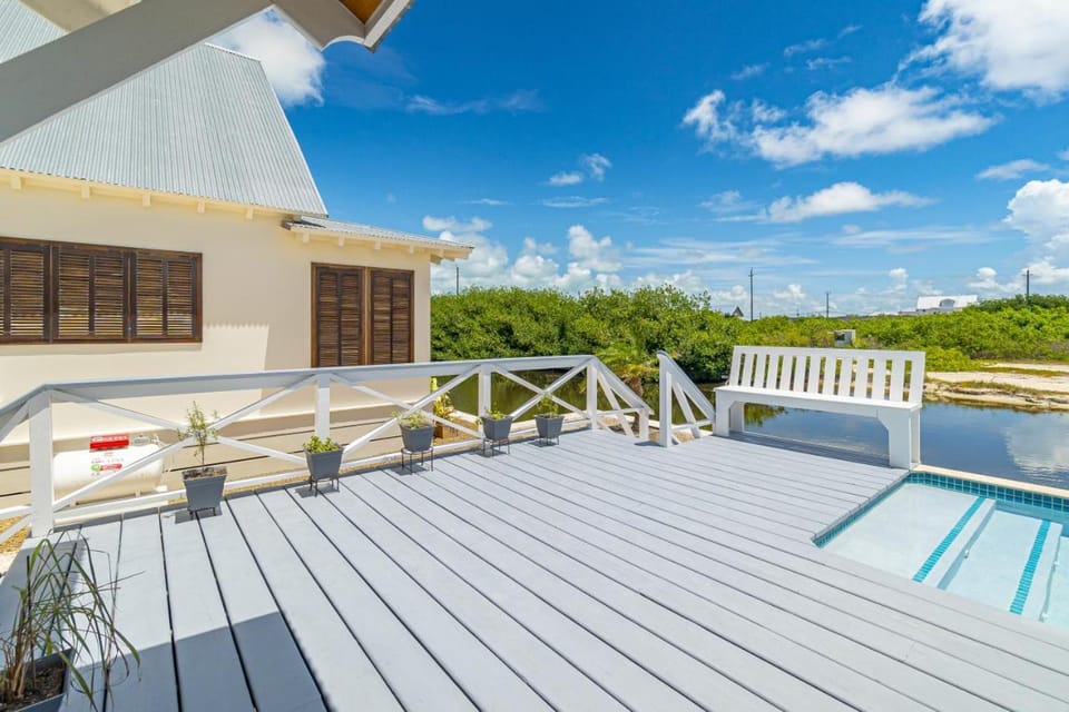 The Toucan Nest and Mistico Beach Club plus Boat Shuttle Villa in San Pedro